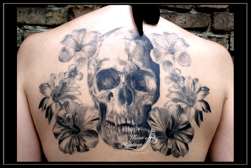 tattoo skull and flowers black&grey back miss george