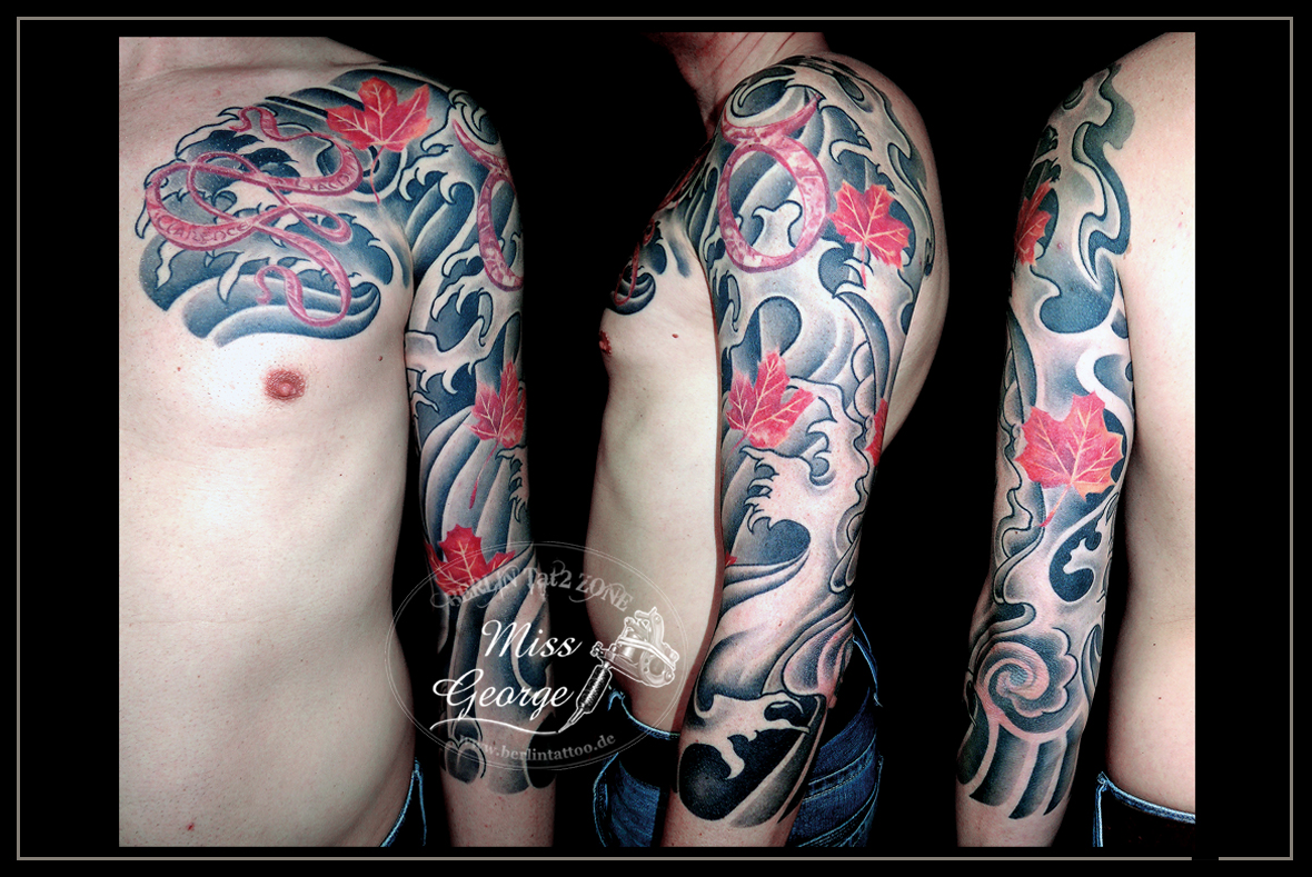 Tattoo Japanische Wellen mit roten Ahornblättern Halfsleeve und Brust. Miss George Berlin Tat2 Zone