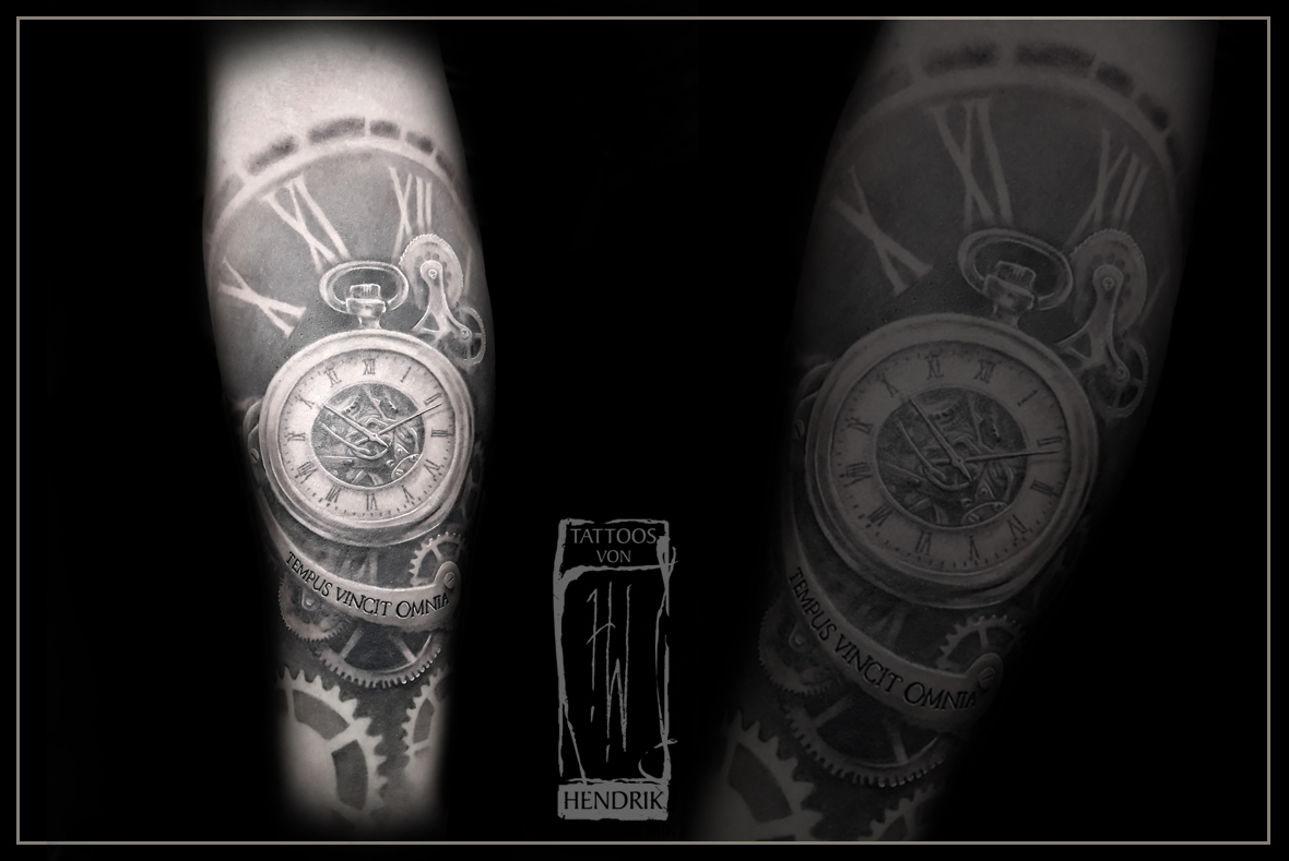 Tattoo Uhrwerk Black&Grey Hendrik Berlin Tat2 Zone