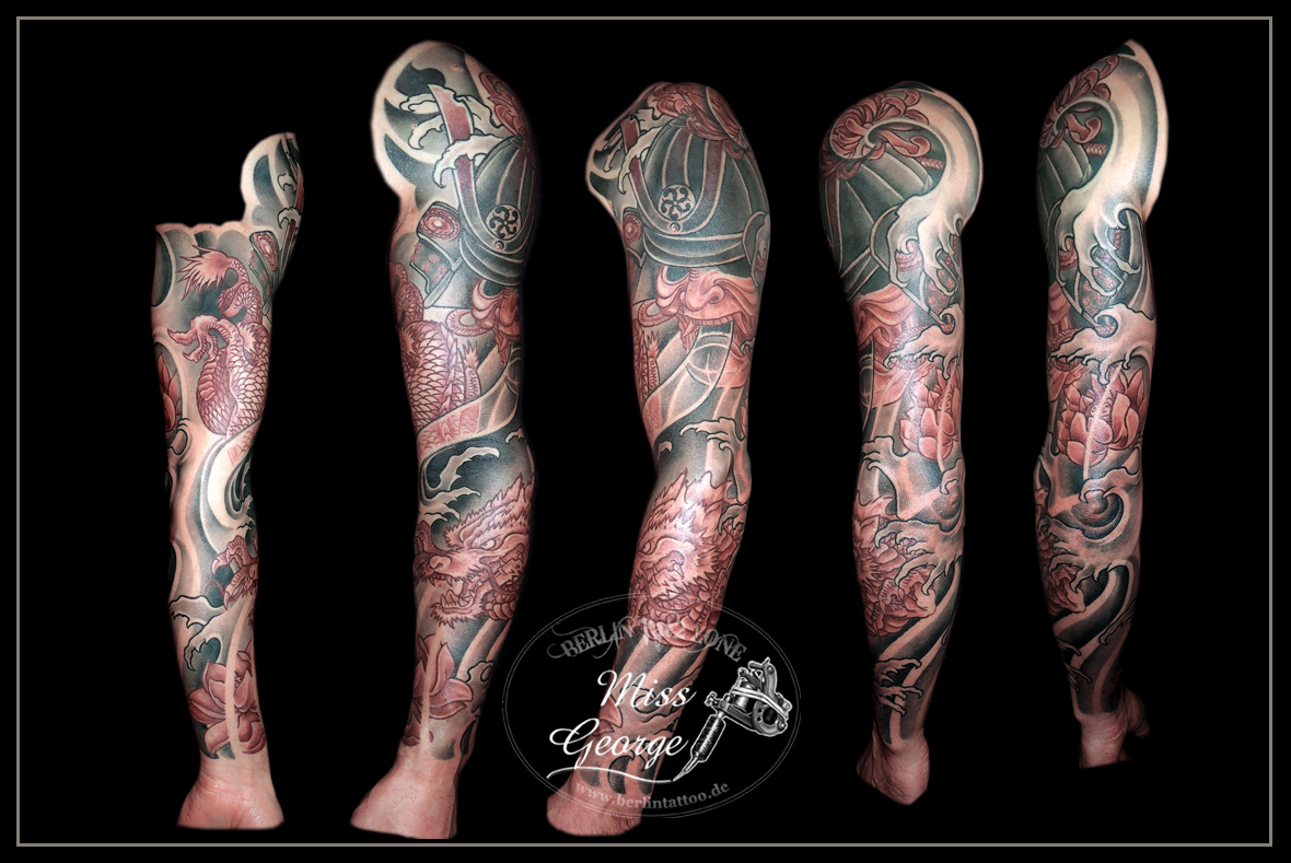 Tattoo Sleeve mit weinrotem Samurai, Drachen und Lotus. Miss George Berlin Tat2 Zone